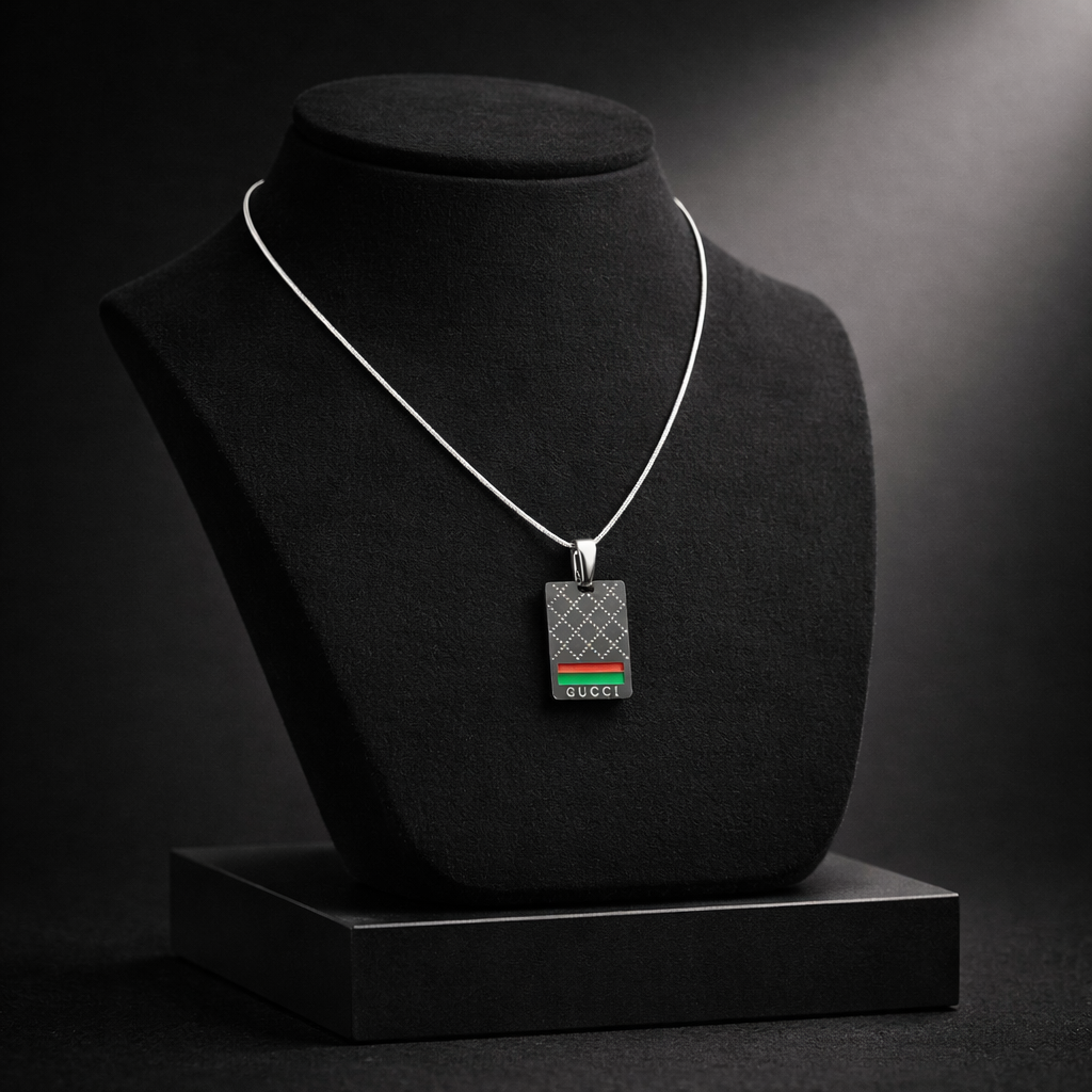 Çelik Çizgili Kolye - Minimalist Tasarım