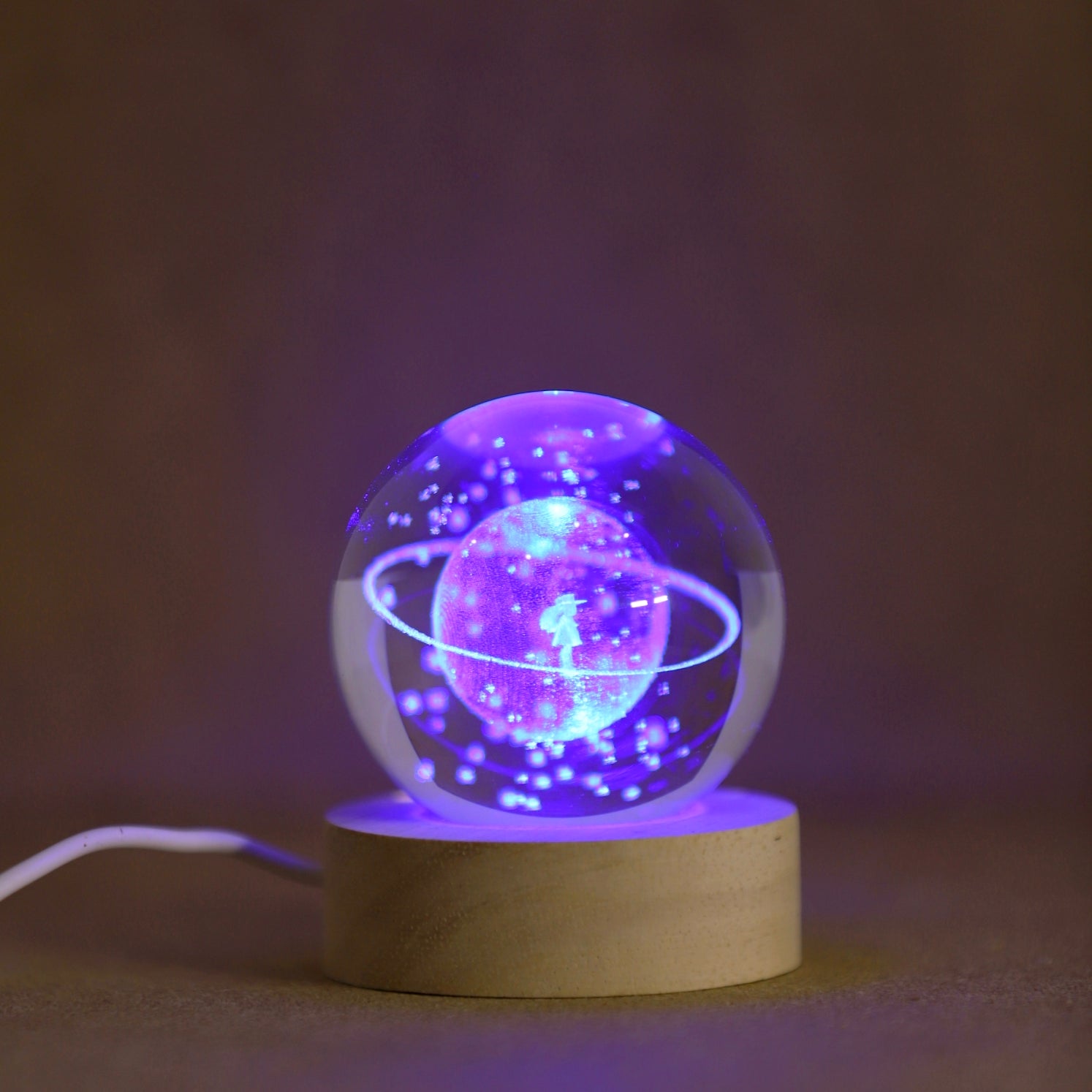 Renkli Satürn Kar Küresi